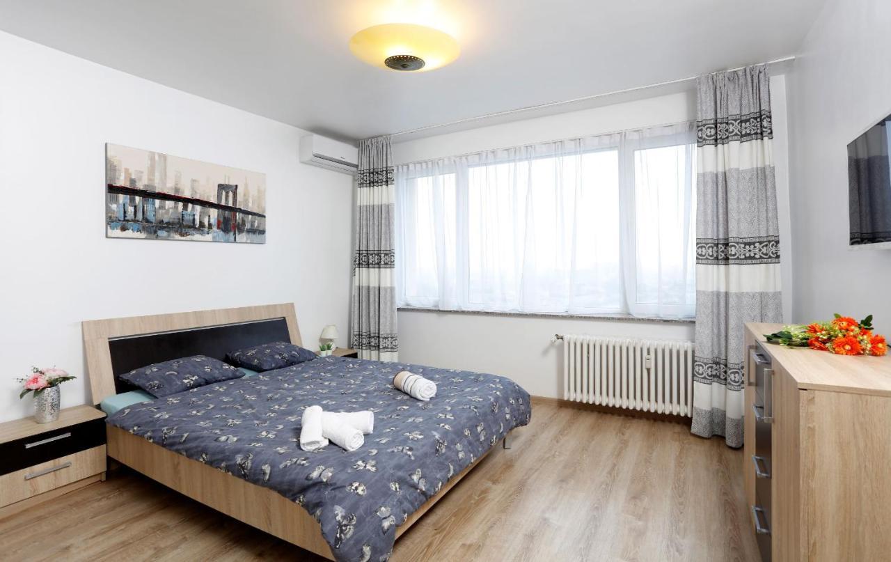 Cozy Apartment With A View Bucarest Esterno foto