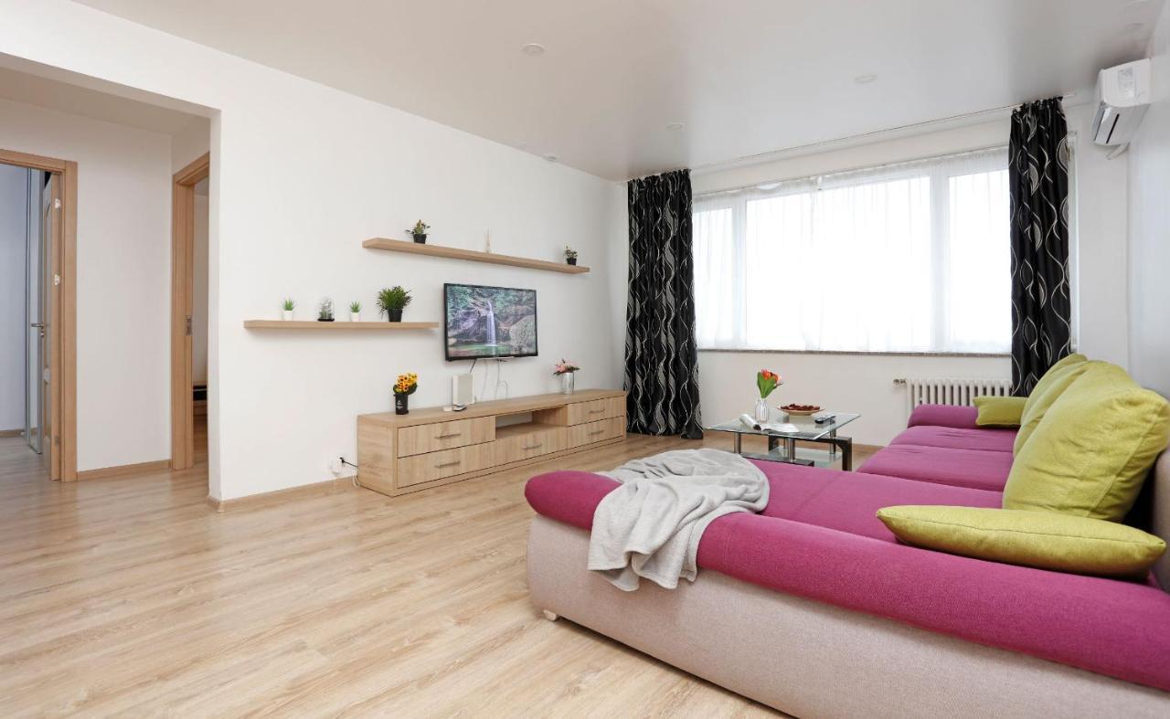 Cozy Apartment With A View Bucarest Esterno foto